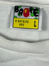 Cargar imagen en el visor de la galería, vintage BAPE a bathing ape t-shirt {L}
