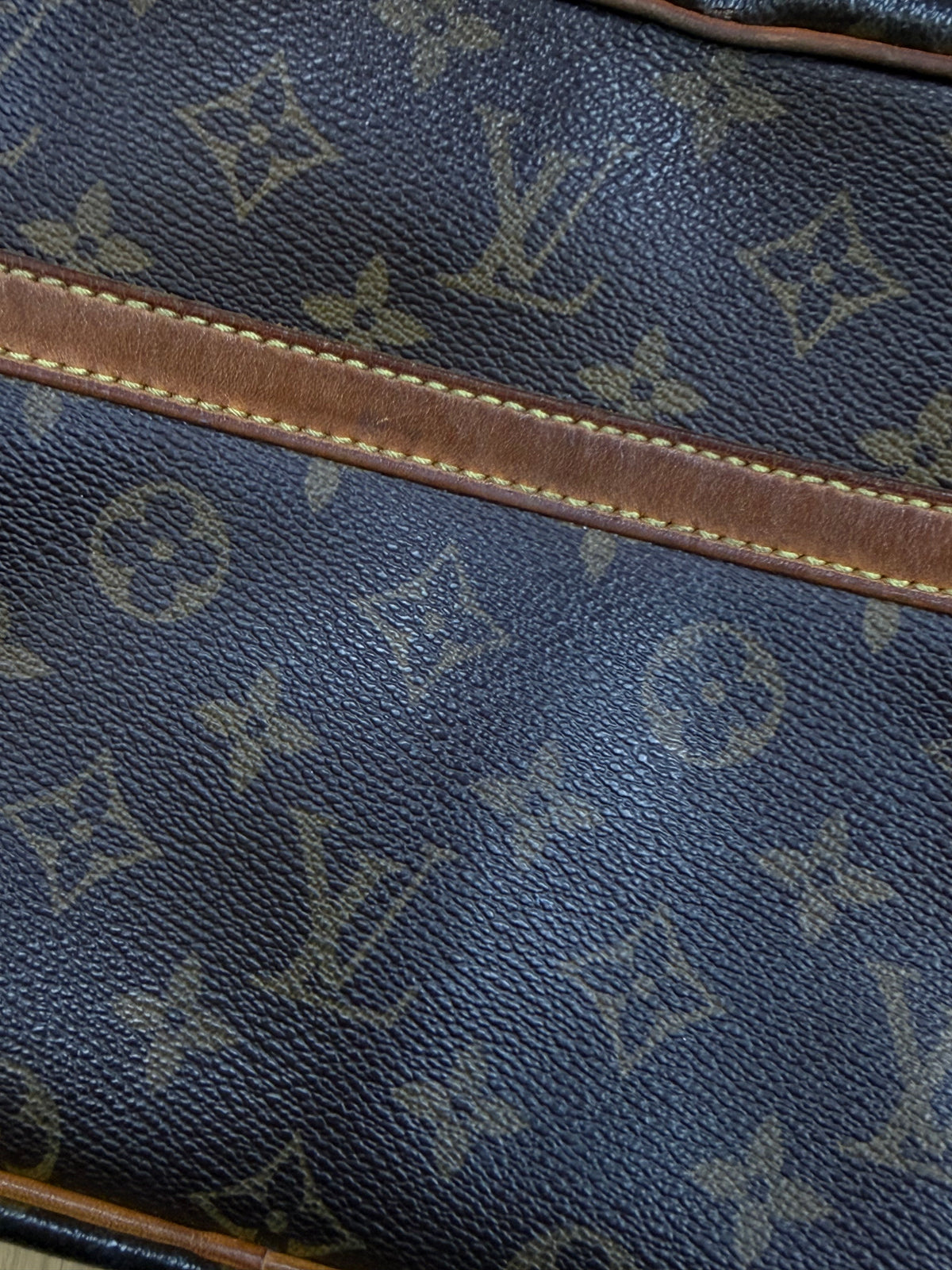 vintage Louis Vuitton slingbag