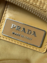 Lade das Bild in den Galerie-Viewer, vintage Prada slingbag
