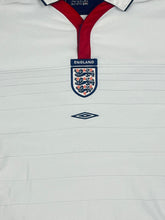 Carregar imagem no visualizador da galeria, vintage Umbro England 2004 home jersey {M}
