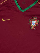 Lade das Bild in den Galerie-Viewer, vintage Nike Portugal 2006 home jersey {L}
