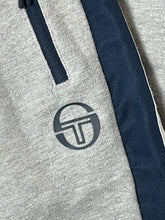 Load image into Gallery viewer, grey Sergio Tacchini joggingpants {M}
