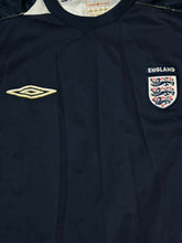 Lade das Bild in den Galerie-Viewer, vintage Umbro England trainingsjersey {L}
