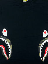 Carregar imagem no visualizador da galeria, vintage BAPE a bathing ape t-shirt {S}
