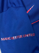 Carregar imagem no visualizador da galeria, vintage Nike Manchester United trainingjersey {L}
