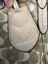 Carica l&#39;immagine nel visualizzatore di Gallery, vintage COACH shoulderbag
