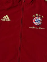 Carica l&#39;immagine nel visualizzatore di Gallery, vintage Adidas Fc Bayern Munich windbreaker {M}
