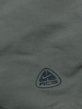 Carregar imagem no visualizador da galeria, vintage Nike ACG trackpants {XL}
