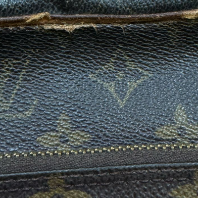 vintage Louis Vuitton slingbag