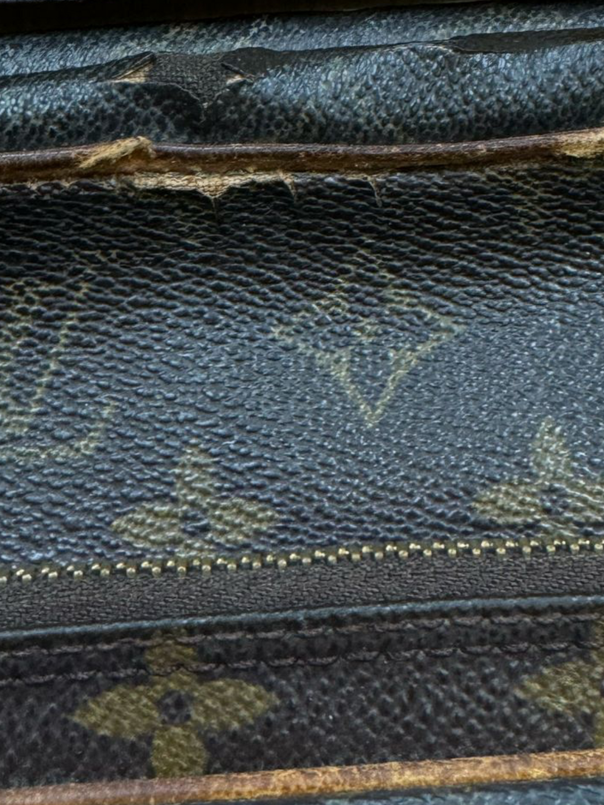 vintage Louis Vuitton slingbag