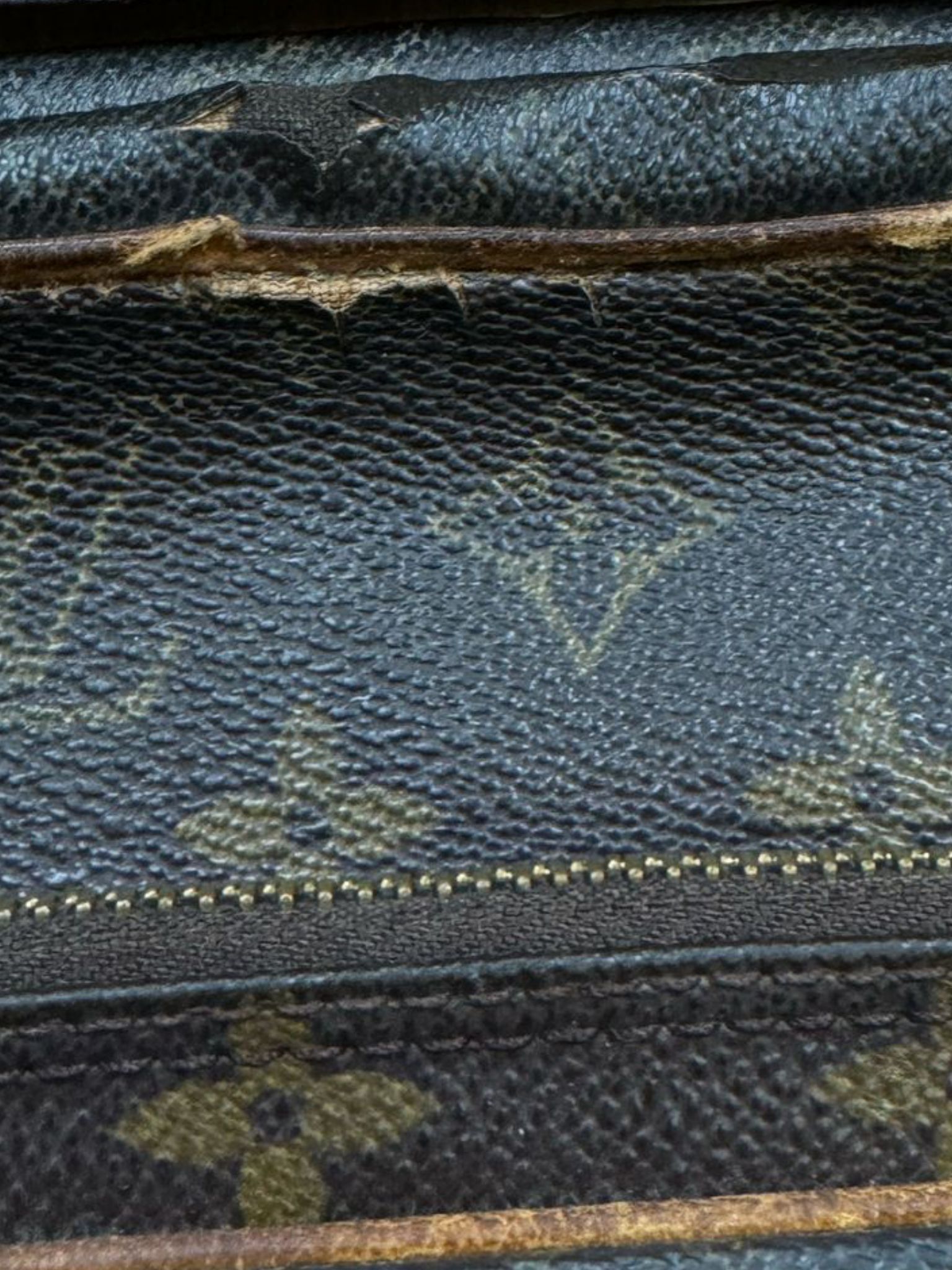 vintage Louis Vuitton slingbag