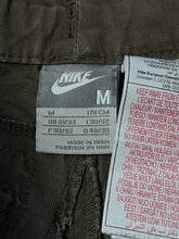 Load image into Gallery viewer, vintage Nike cargo-shorts {M}
