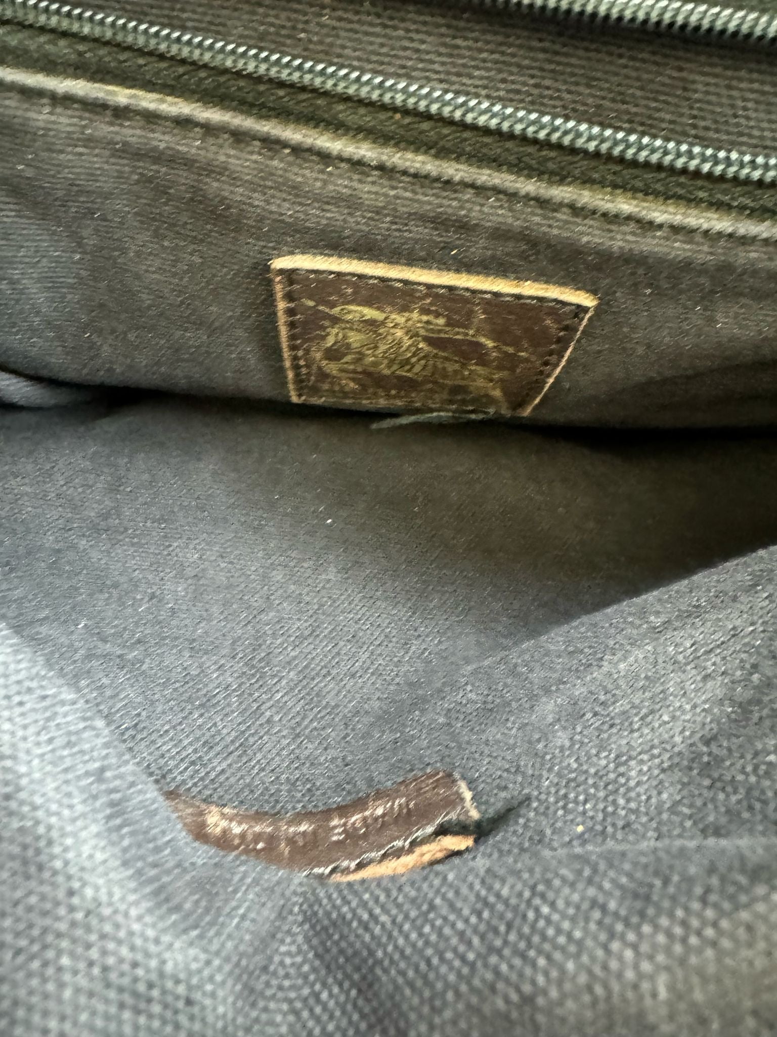 vintage Burberry slingbag