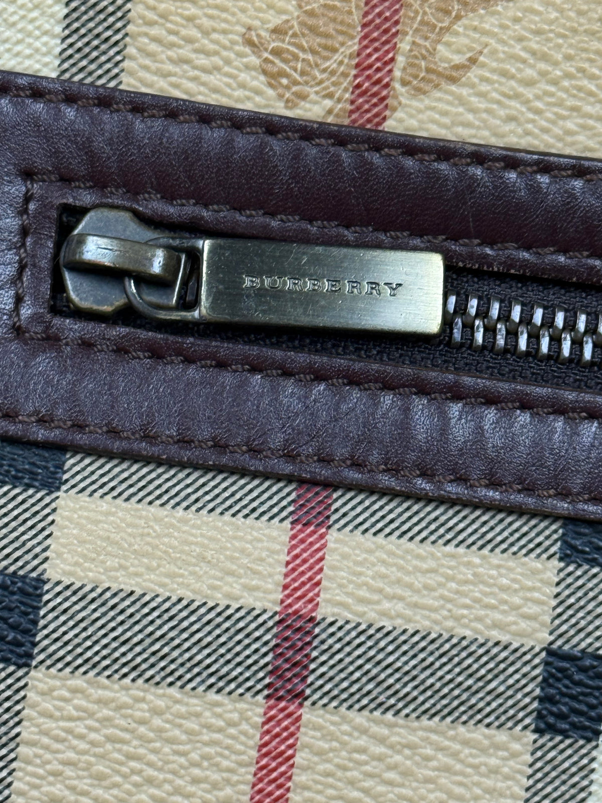 vintage Burberry slingbag