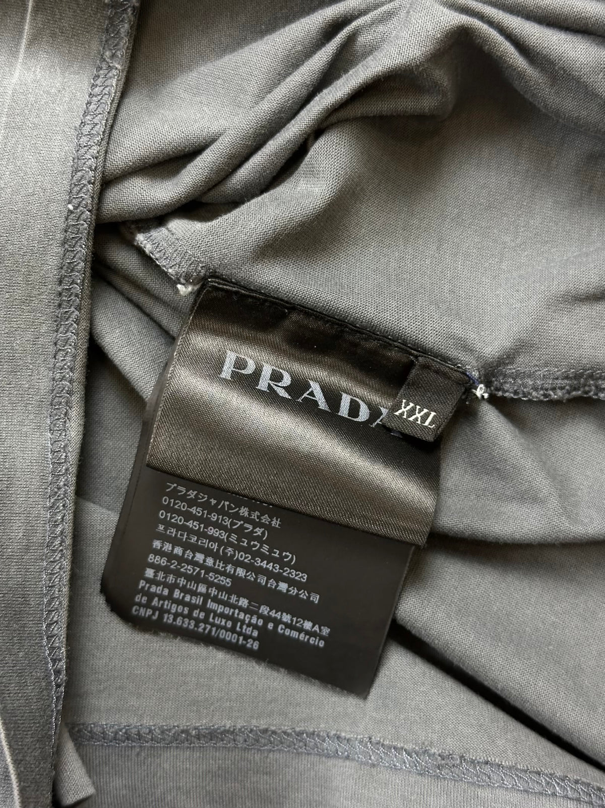 grey Prada polo {XXL}