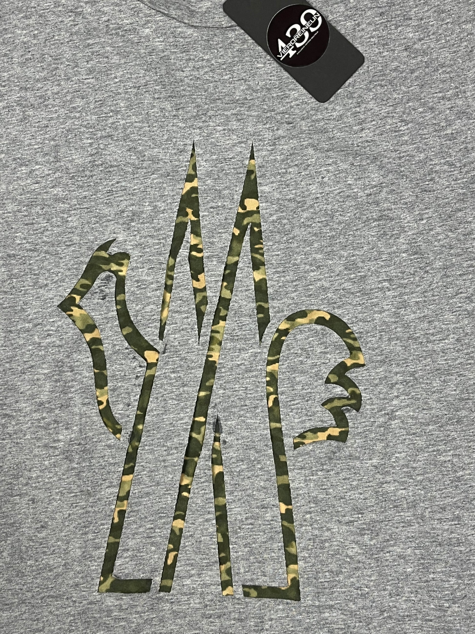 vintage Moncler t-shirt {M}