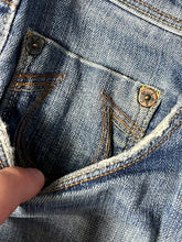 Cargar imagen en el visor de la galería, vintage True Religion jeans {M}
