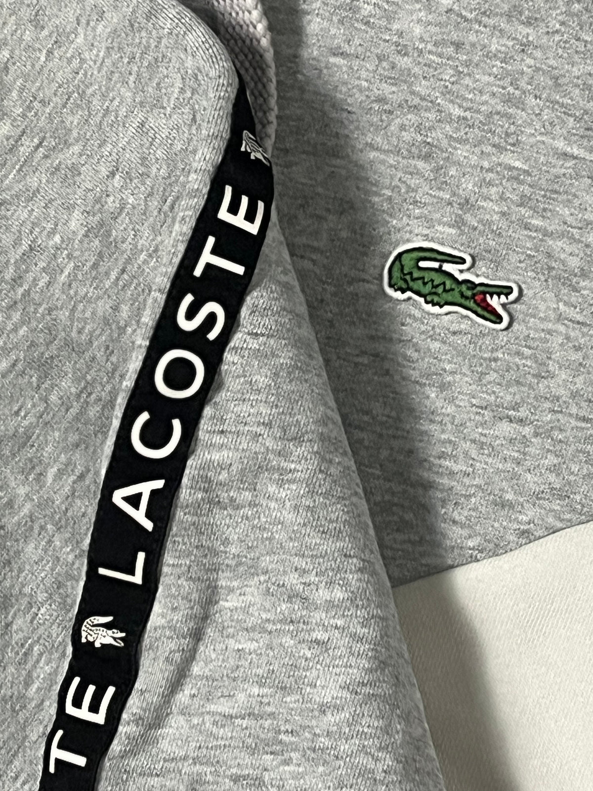 grey/black Lacoste sweatjacket {L}