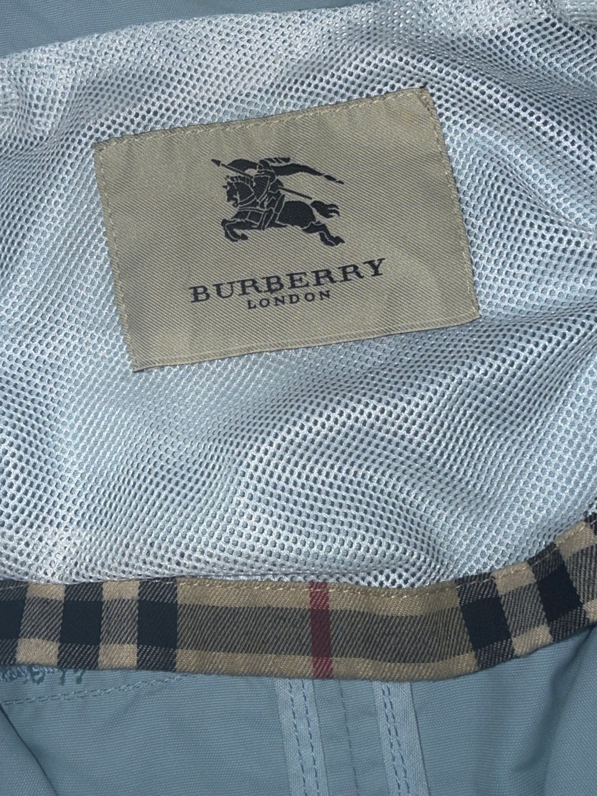 vintage babyblue Burberry jacket {L}