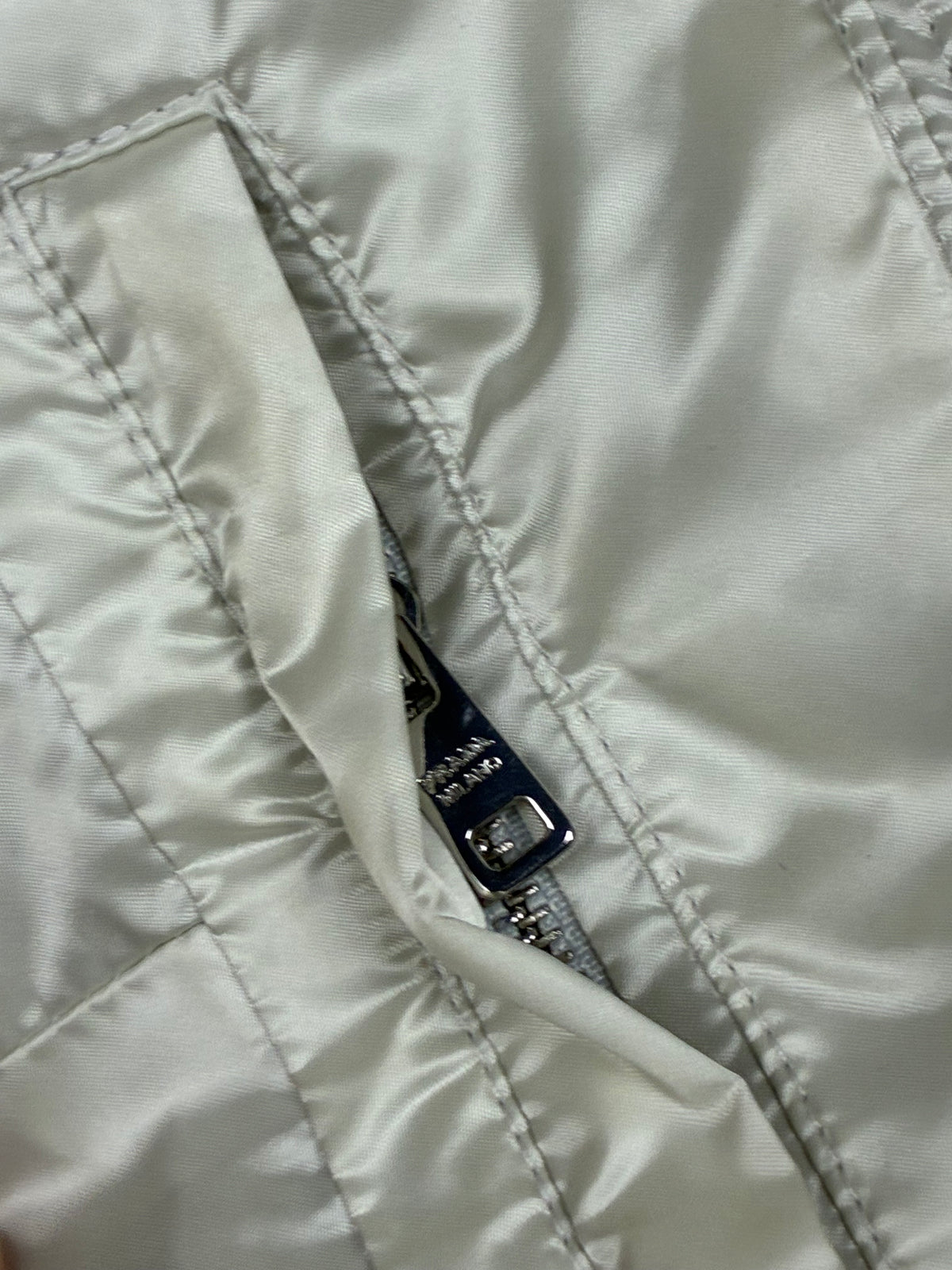 dark green Prada pufferjacket {XS}