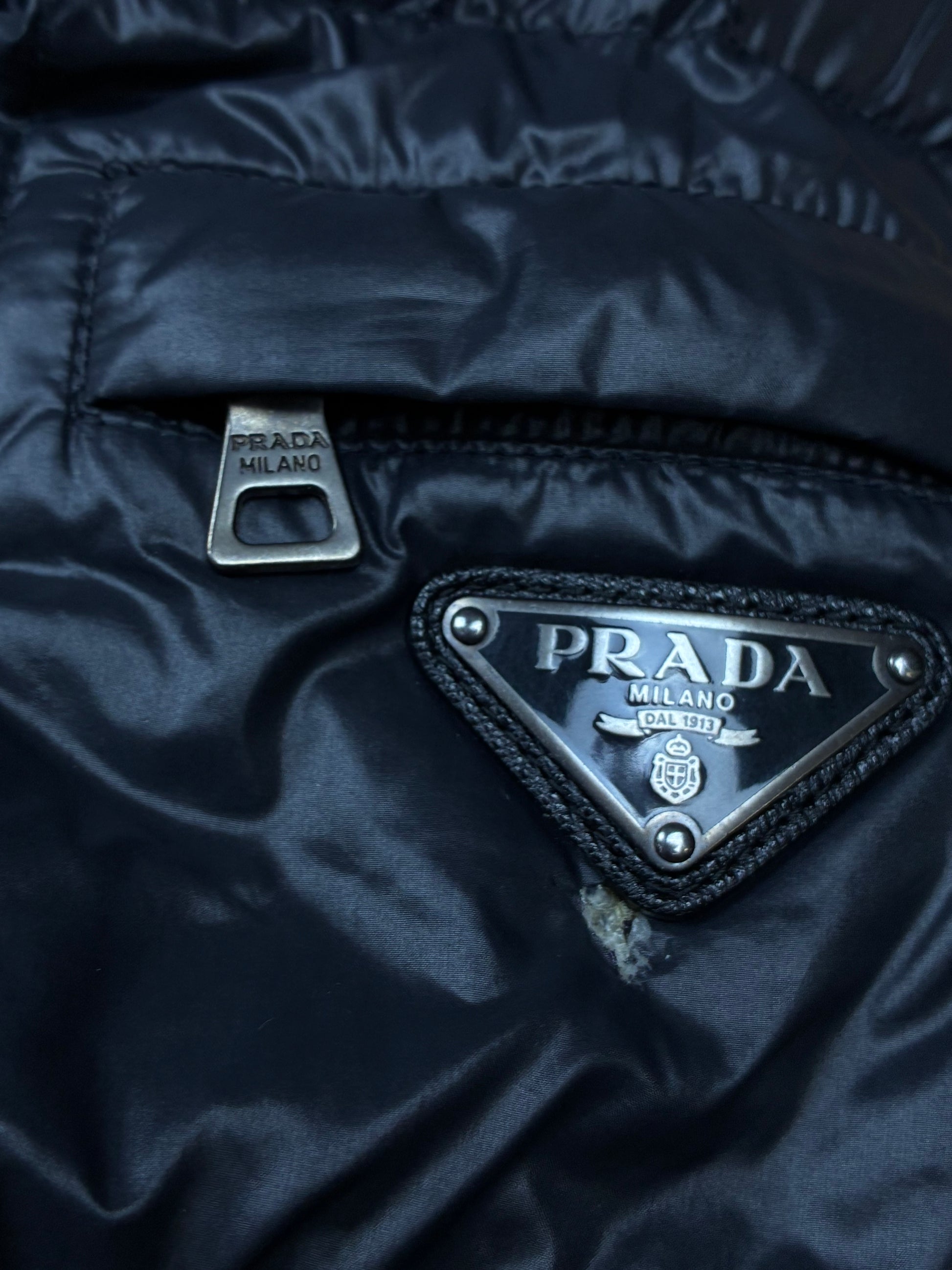 vintage black Prada pufferjacket {M}