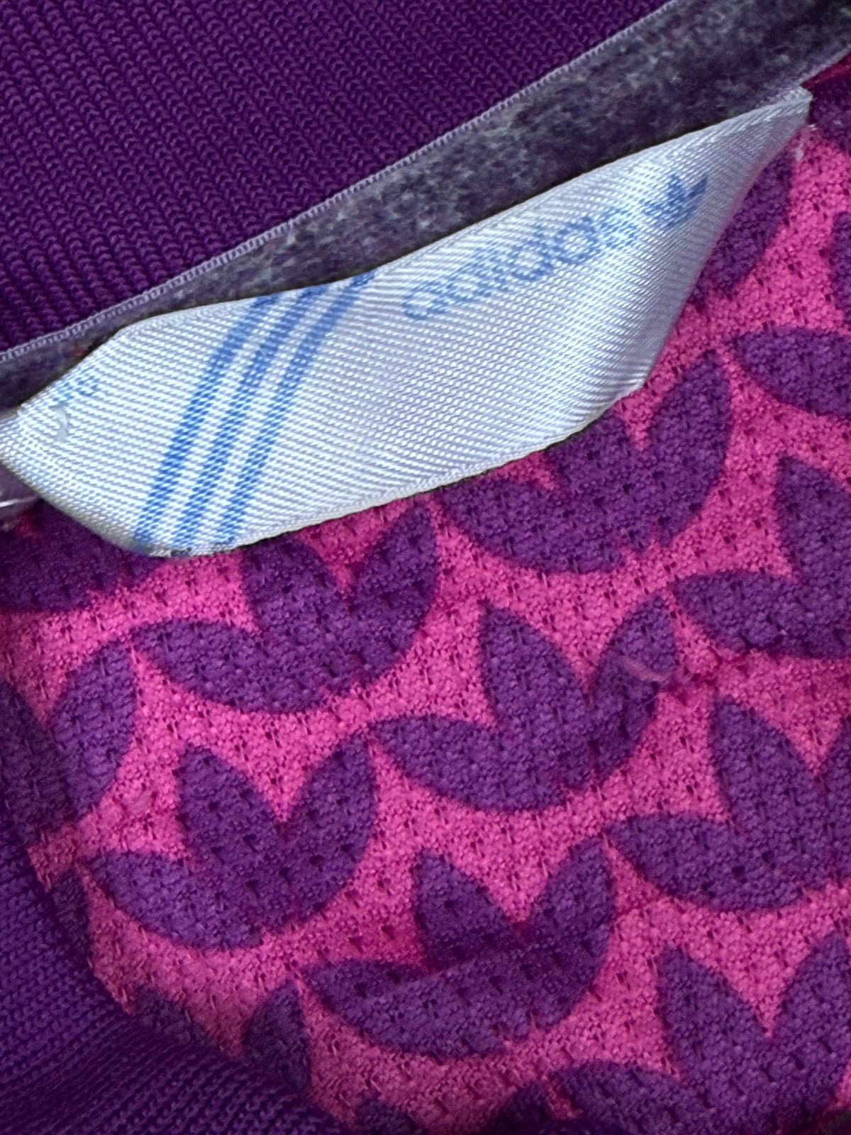 vintage Adidas trackjacket {XS}