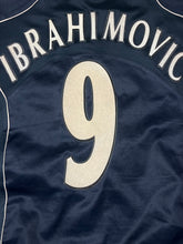 Load image into Gallery viewer, vintage Nike JUVENTUS IBRAHIMOVIC9 2004-2005 3rd jersey {L}
