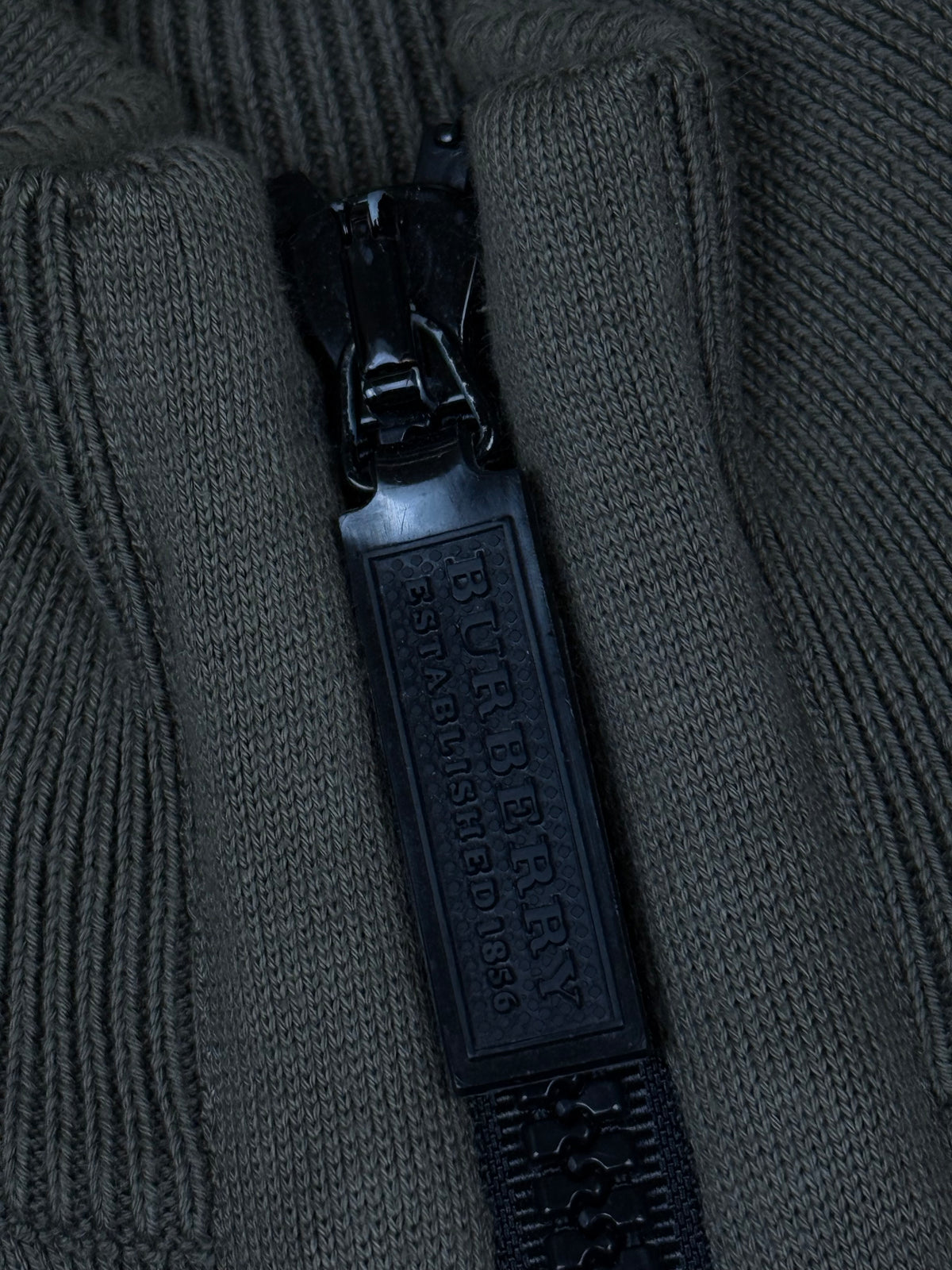 vintage Burberry sweatjacket {XXL}