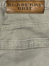 Carregar imagem no visualizador da galeria, vintage Burberry pants {L}
