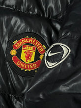 Carregar imagem no visualizador da galeria, vintage Nike Manchester United pufferjacket {L}
