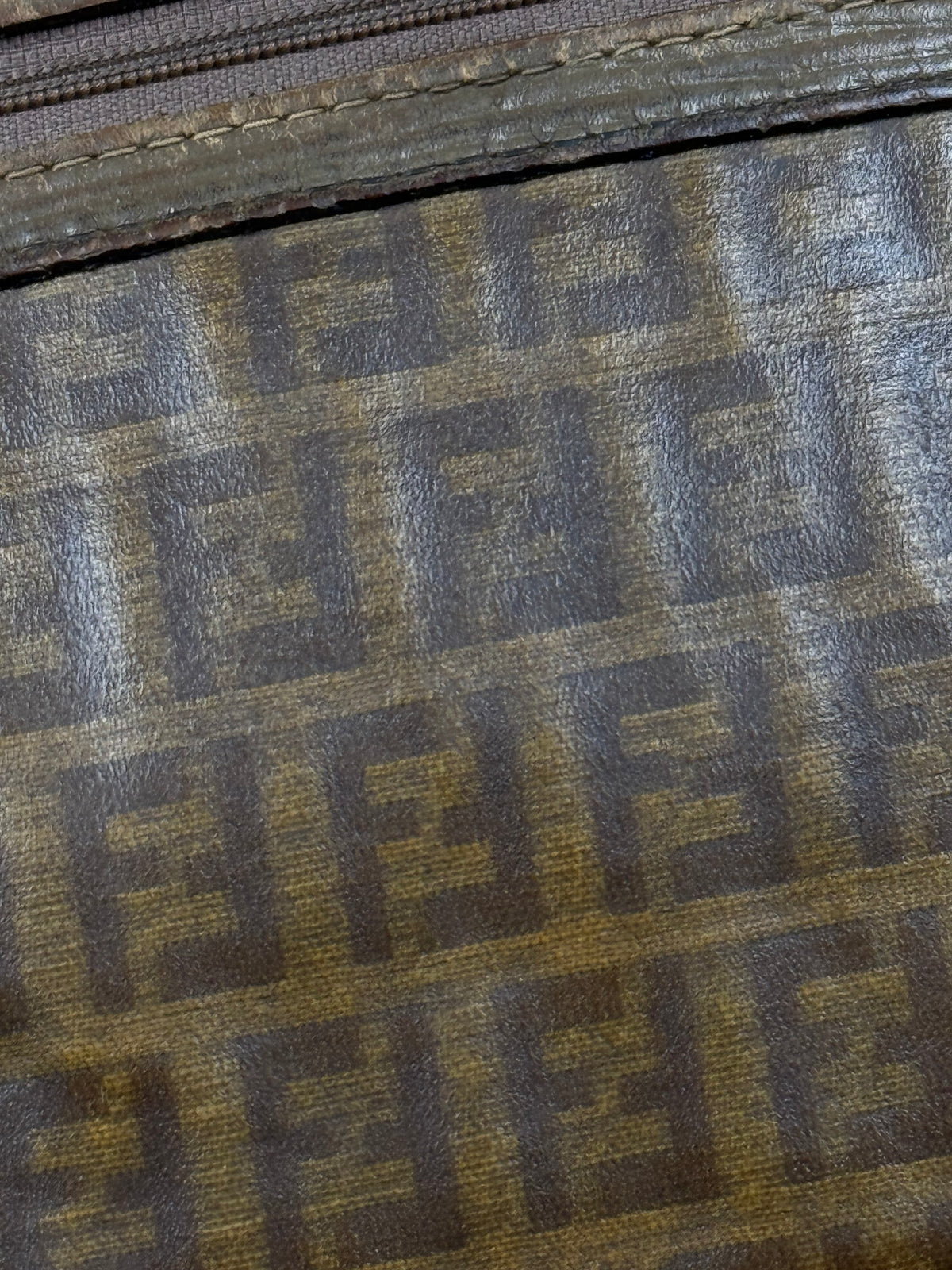vintage Fendi slingbag