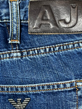 Carica l&#39;immagine nel visualizzatore di Gallery, vintage Armani Jeans {M}
