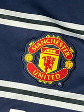 Lade das Bild in den Galerie-Viewer, vintage Nike Manchester United trainingsjersey {M}
