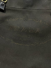 Lade das Bild in den Galerie-Viewer, vintage Prada Milano slingbag
