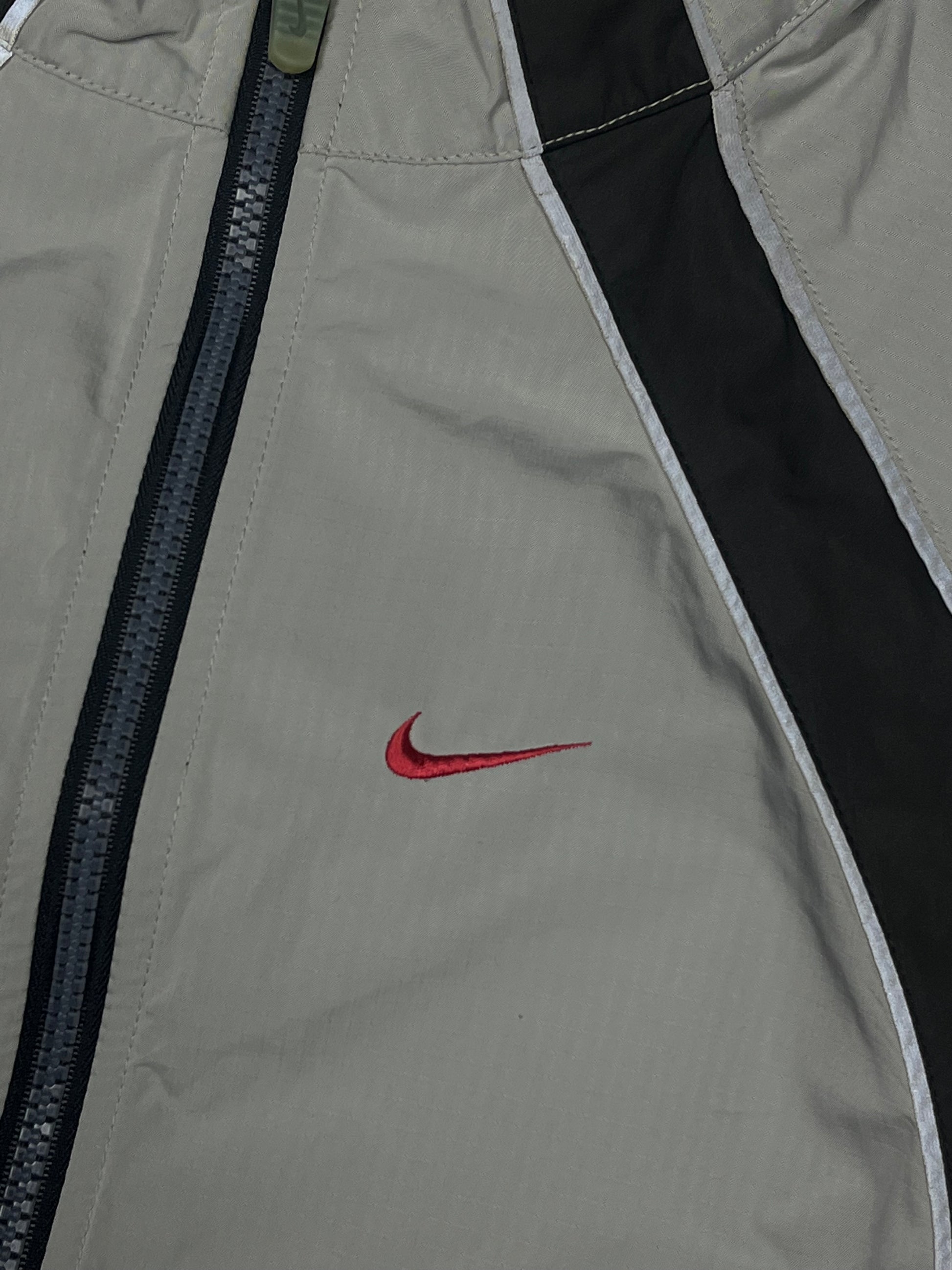 vintage Nike reflective windbreaker {L}