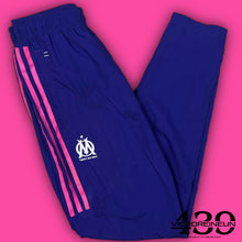 Cargar imagen en el visor de la galería, pink Adidas Olympique Marseille trackpants {XS}
