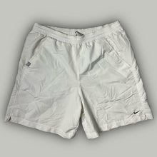 Load image into Gallery viewer, vintage Nike shorts {S}
