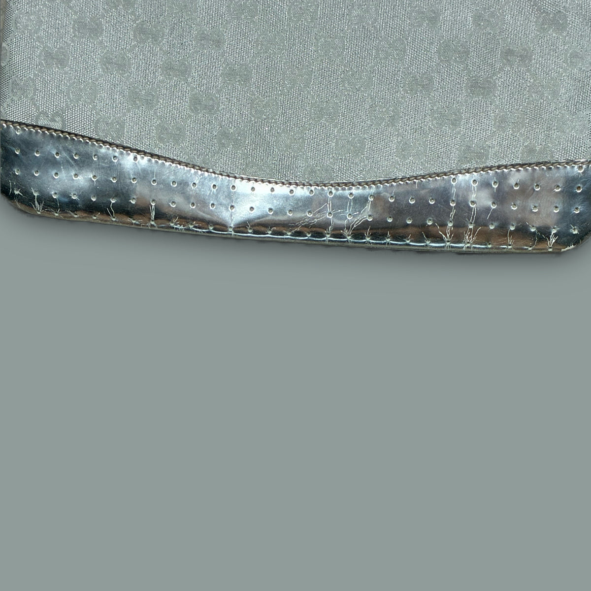 vintage Gucci slingbag