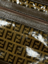 Cargar imagen en el visor de la galería, vintage Fendi slingbag
