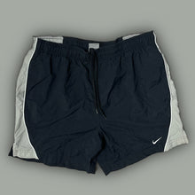 Carregar imagem no visualizador da galeria, vintage Nike shorts {M}

