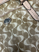 Load image into Gallery viewer, vintage COACH shoulderbag
