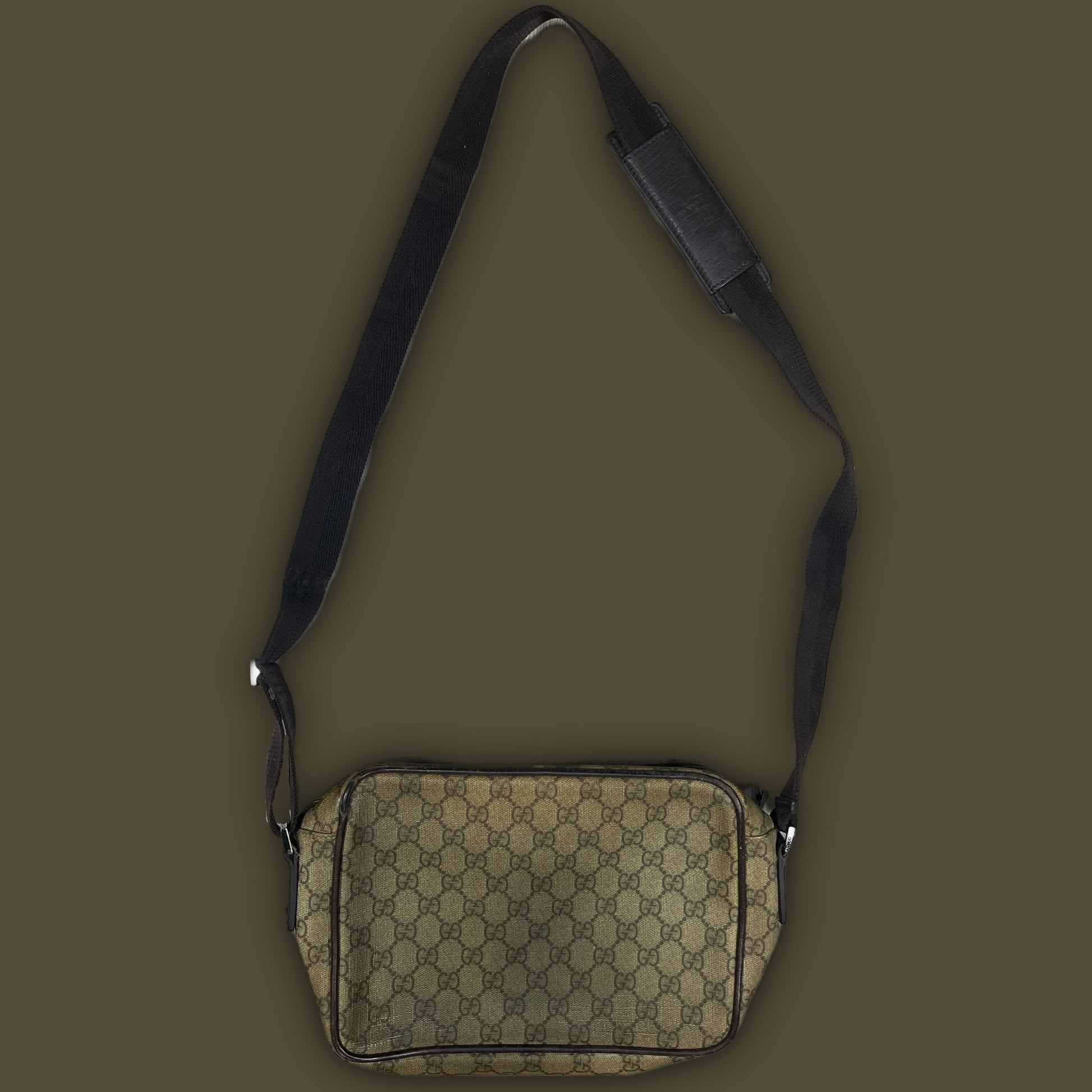 vintage Gucci slingbag