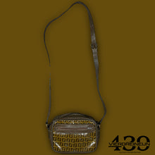 Lade das Bild in den Galerie-Viewer, vintage Fendi slingbag
