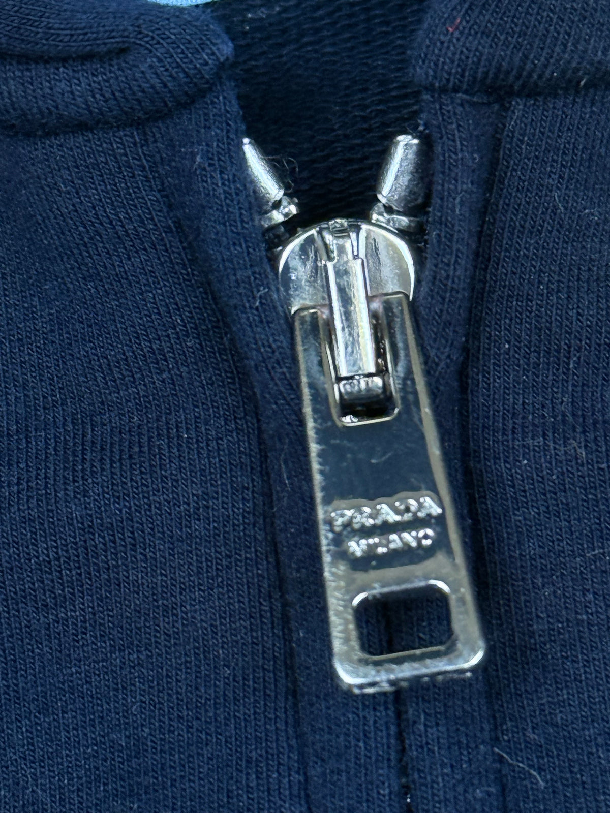 navyblue Prada sweatjacket {S}