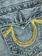 Carregar imagem no visualizador da galeria, vintage True Religion shorts {S}
