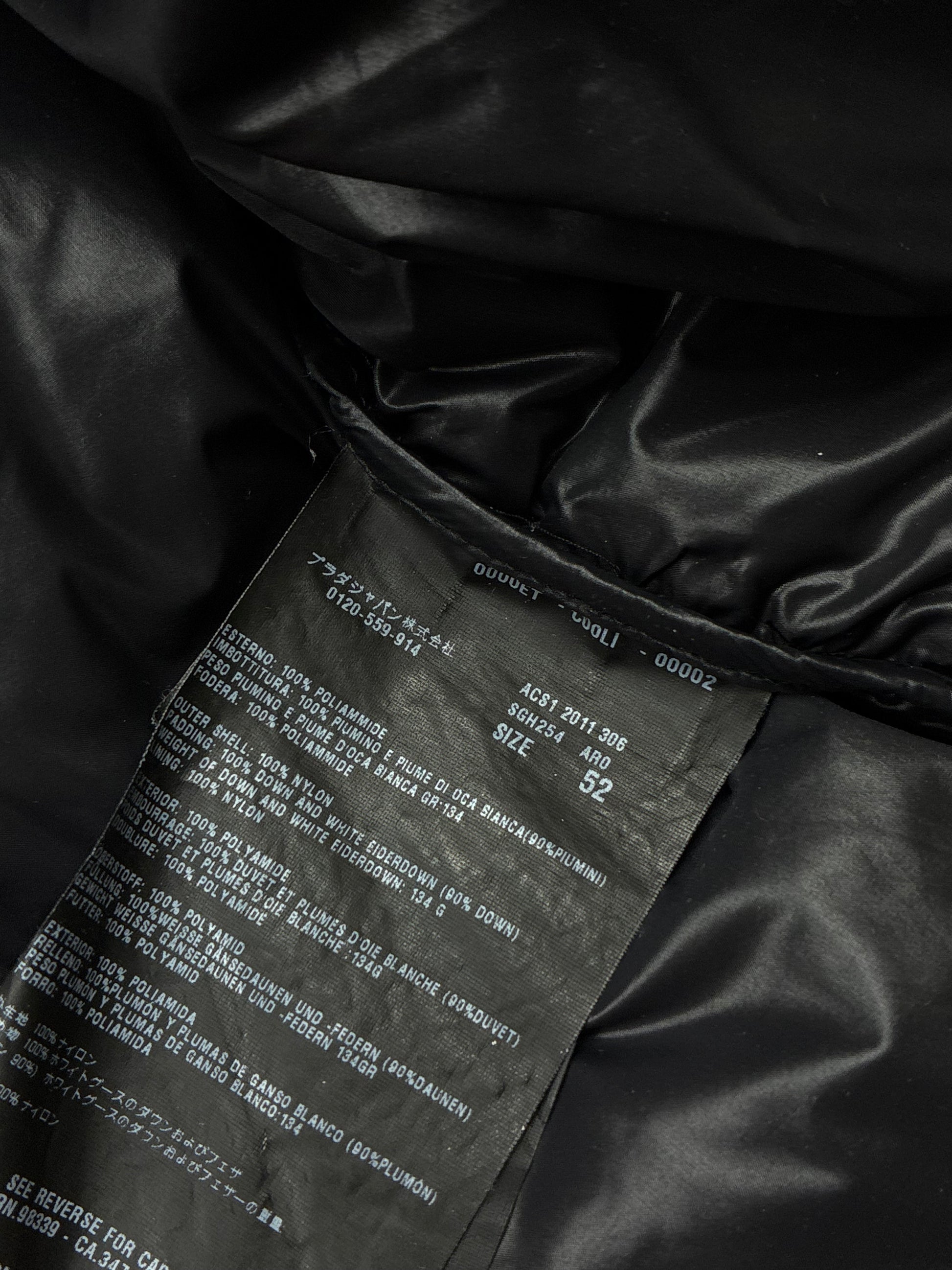 vintage black Prada pufferjacket {M}