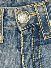 Charger l&#39;image dans la galerie, vintage True Religion shorts {S}

