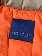 Load image into Gallery viewer, vintage Moncler vest {S}
