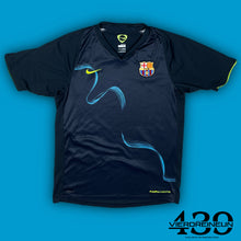 Lade das Bild in den Galerie-Viewer, vintage Nike Fc Barcelona trainingjersey {S}
