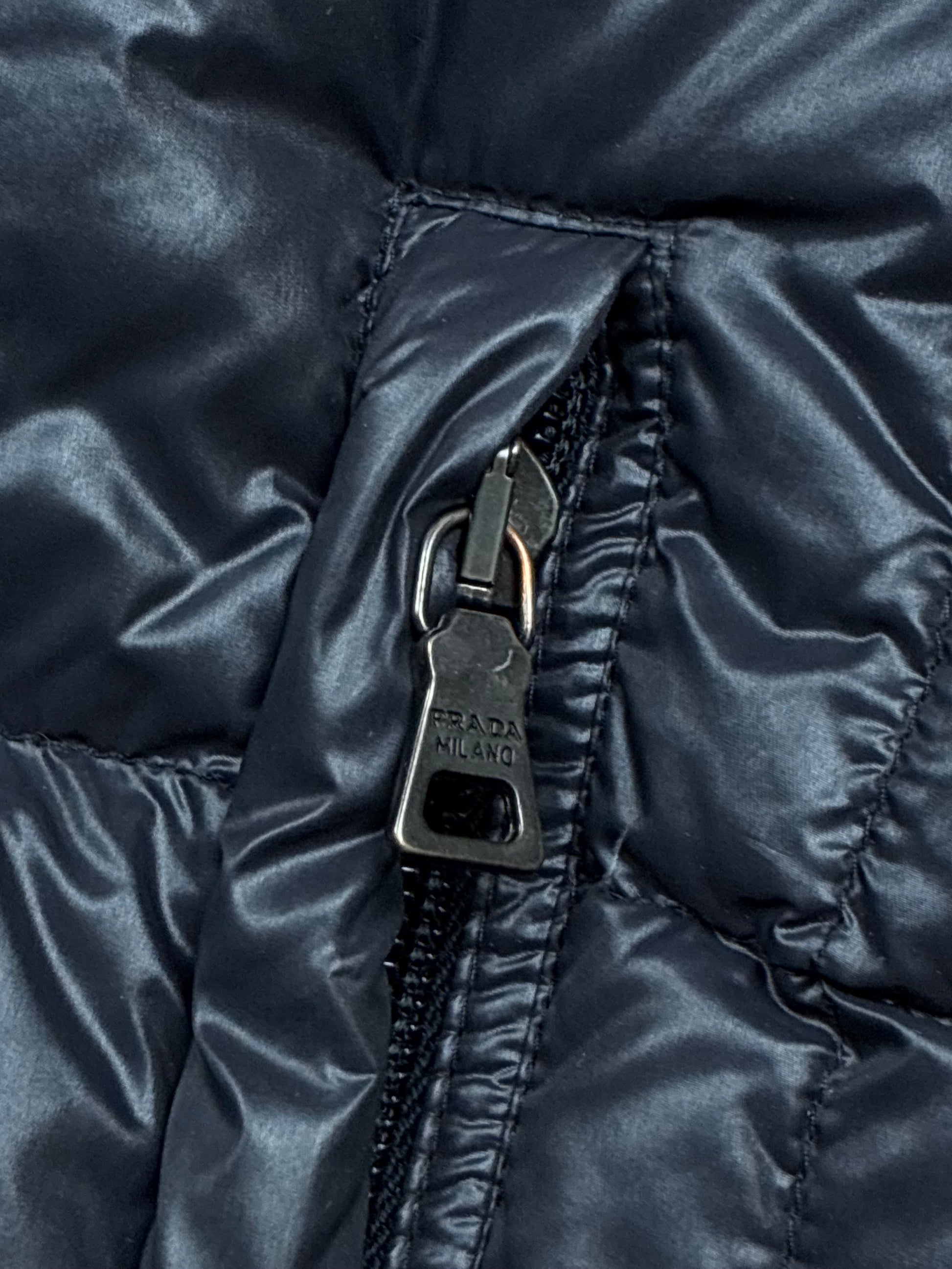 vintage black Prada pufferjacket {M}